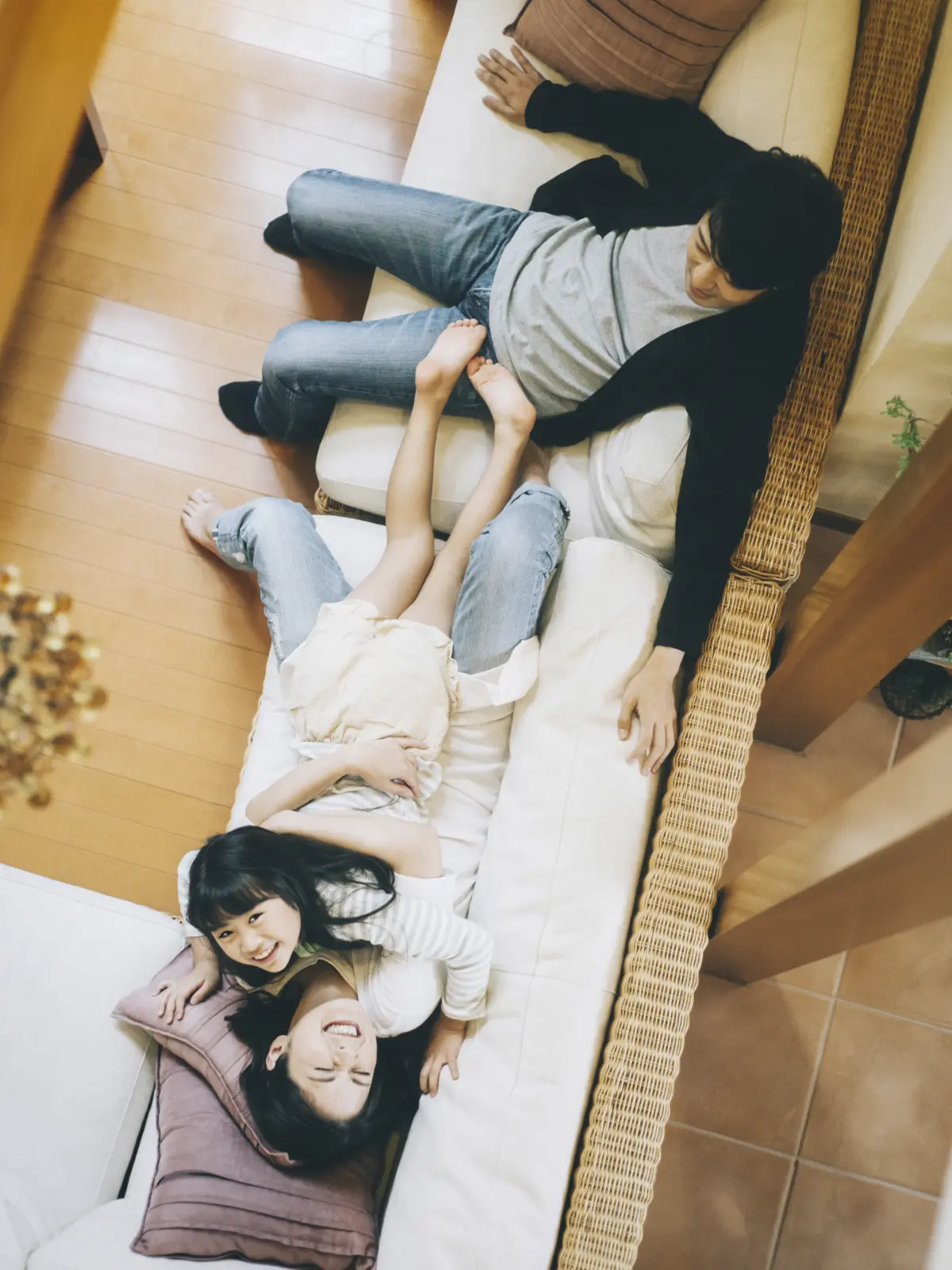 新しい家、新しい空間で幸せな家族